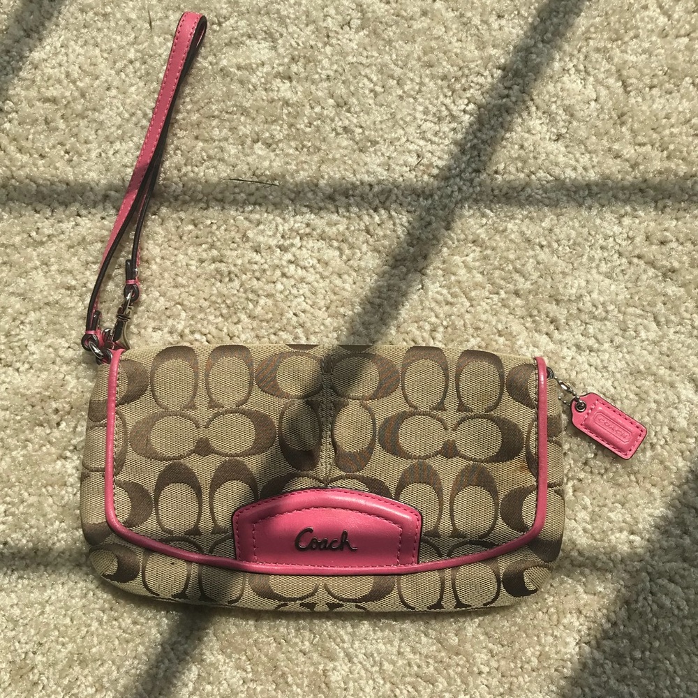 VINTAGE PINK COACH Wristlet with tons of Pockets!